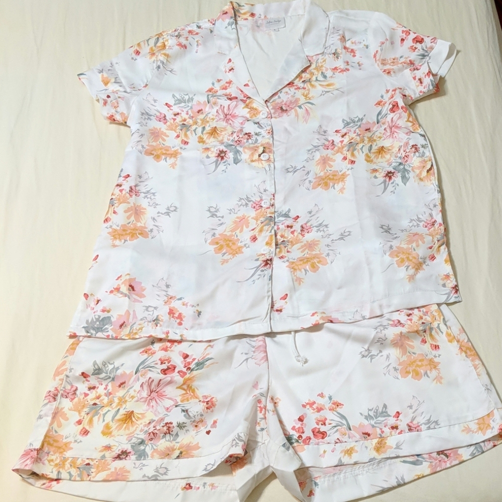 Soft PJ Set, White w/ delicate floral design